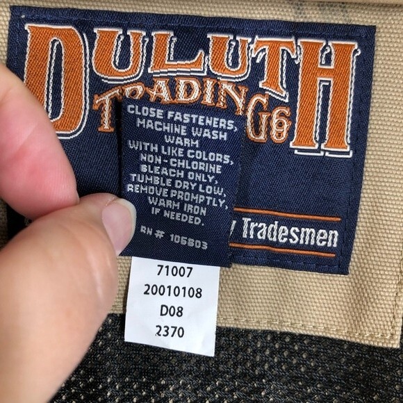 Duluth Trading Co Khaki Work Vest Outdoors Clips Medium - Picture 10 of 11